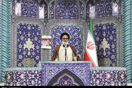 امام جمعه قم: جنایتکاران را برای محاکمه پشت میز می‌کشانیم