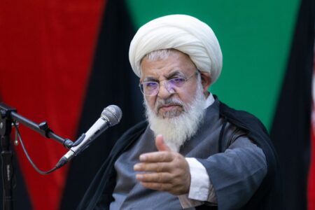 امام جمعه یزد: نباید در شرایط آتش‌بس از دشمن غافل شد