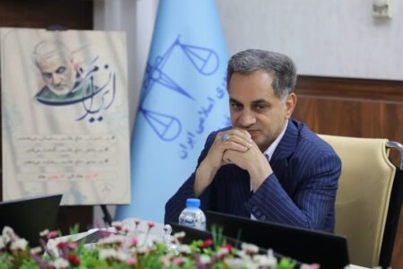 انتقال حساب‌های بانکی شرکت‌های صنعتی به استان کرمان باید عملیاتی شود