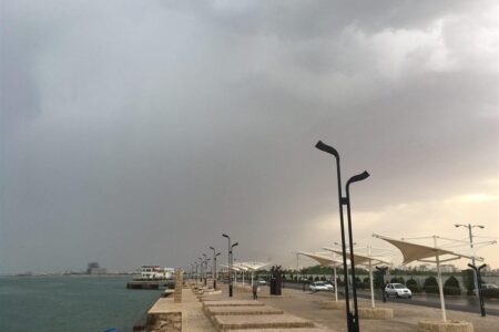 بارش‌های پراکنده و تلاطم دریا تا سه‌شنبه در سواحل بوشهر ادامه دارد