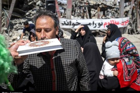 بدرقه عاشقان حسینی به‌سوی کربلا از حسینیه اعظم زنجان+تصاویر