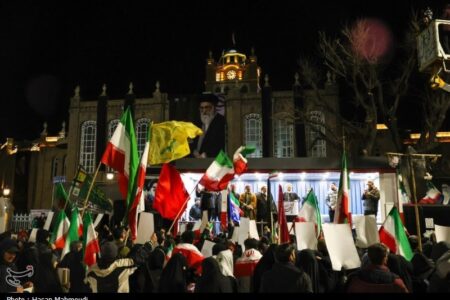 تبریز در شب بارانی؛ نمایش اقتدار و اتحاد در میدان ساعت