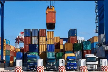 ترخیص 2 میلیون تن کالای اساسی از بنادر و گمرکات استان هرمزگان در جنگ