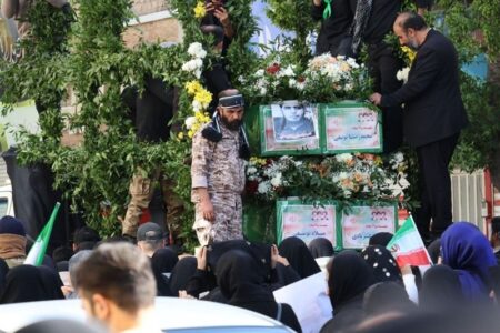 تشییع باشکوه چهار شهید جنایت آمریکا و رژیم صهیونیستی در بهارستان