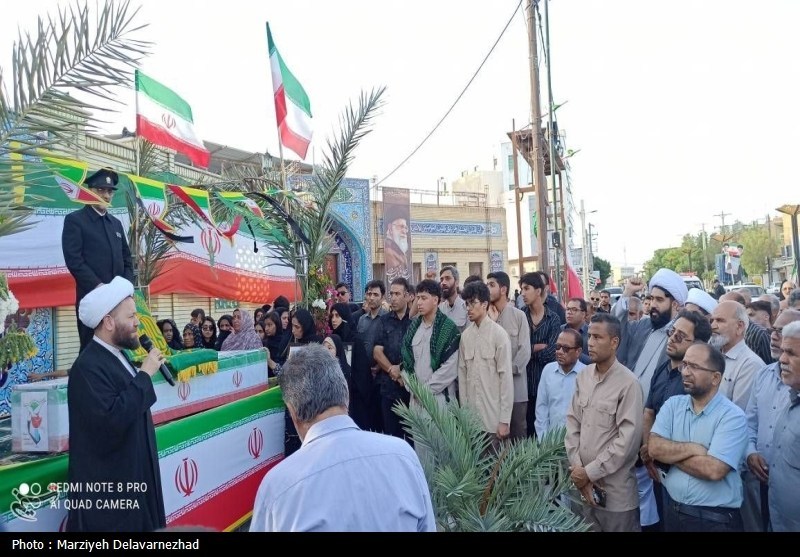 تشییع پیکر مطهر شهید امیرعلی سالاری در بندر لنگه+تصویر