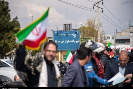 جوانان تبریز سپر نیروگاه حرارتی در تهاجم صهیونی آمریکایی به زیرساخت‌ها