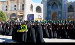 حضور بیش از 700 خادمان حرم حضرت زینب(س) در اجماع بانوان اصفهانی