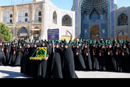 حضور بیش از 700 خادمان حرم حضرت زینب(س) در اجماع بانوان اصفهانی