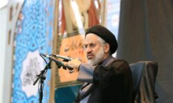 خطیب جمعه بیرجند: کاهش وابستگی به دلار پیروزی بزرگ است