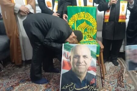 در امتداد زیارت/ تبرک به پرچم امام رضا(ع) در 3 شهر لرستان