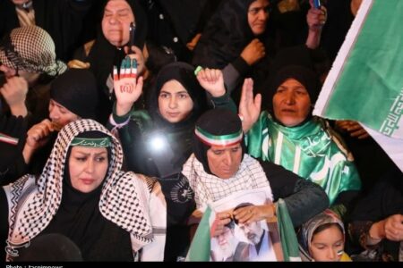 سیل حضور یاسوجی‌ها همچنان در خیابان‌ها جاری است+تصاویر