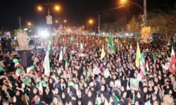 شب سی‌وهفتم ایستادگی مردم یاسوج در همراهی با انقلاب و ایران+تصاویر