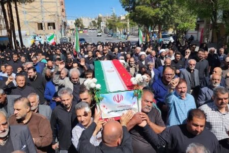 طنین شعارهای حماسی مردم رباط‌کریم در وداع با شهیده منصوره باصری