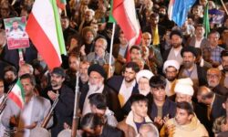 طنین وحدت در خیابان جمهوری یاسوج؛تجدید بیعت مردم با رهبر انقلاب+تصاویر