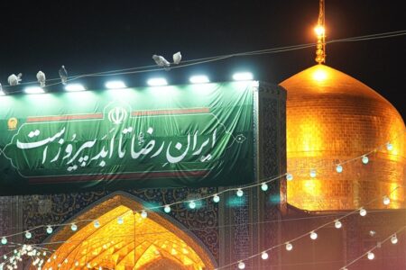 عطر یاس و نذر دل‌ها؛ حرم رضوی غرق در شادی میلاد خورشید هشتم