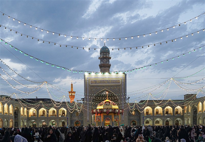 عطر یاس و نذر دل‌ها؛ حرم رضوی غرق در شادی میلاد خورشید هشتم