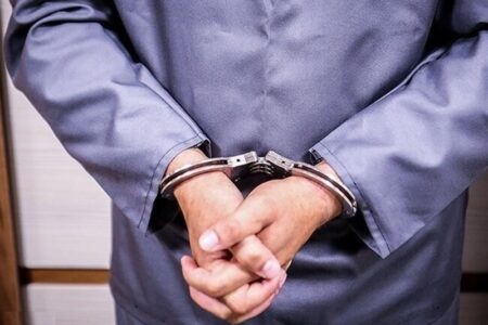 عوامل خائن مرتبط با رسانه‌های دشمن در فارس شناسایی و دستگیر شدند