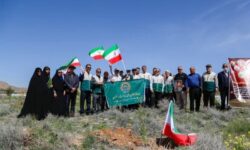 لبیک خادمیاران فارس به امام امت با غرس نهال رضوی به یاد شهدا