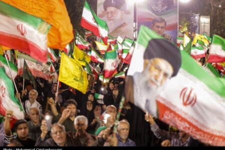 مردم در مقابل دشمن “ید واحده” هستند