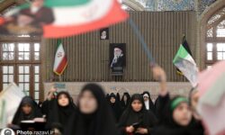 نمایش شکوه یک ماه ایستادگی و حماسه در حرم رضوی