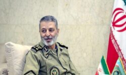 پیکر شهید سپهبد موسوی در حرم حضرت معصومه(س) به خاک سپرده می‌شود