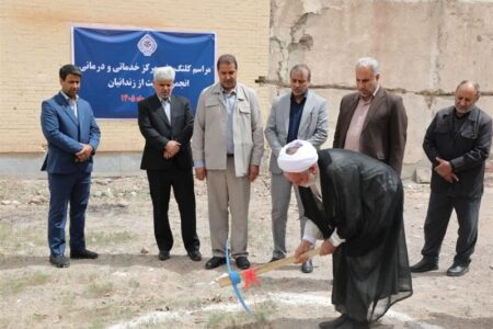 کلنگ‌زنی مرکز خدماتی و درمانی انجمن حمایت زندانیان کرمان