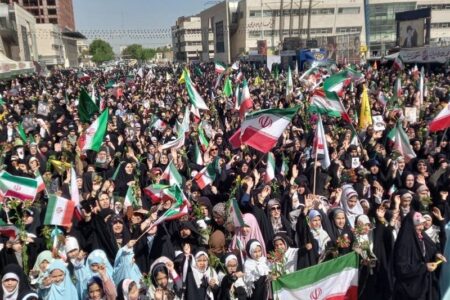 گلباران دخترانه حرم امام رضا(ع)/ تجمعی از جنس امید و آینده