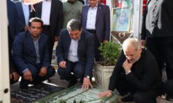 ادای احترام وزیر آموزش و پرورش به مقام شامخ شهید سلیمانی