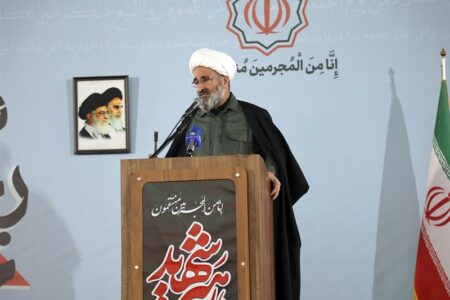 امام‌جمعه سمنان: تهدیدهای ترامپ و نتانیاهو، بازی رسانه‌ای است