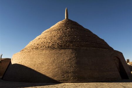 تبدیل آب‌انبارهای تاریخی بندرخمیر به «کافه‌کتاب»