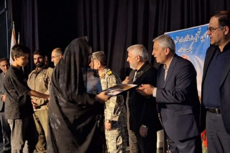 تجلیل از سروهای ایستاده؛ تکریم 25 خانواده شهید جنگ رمضان در مراغه