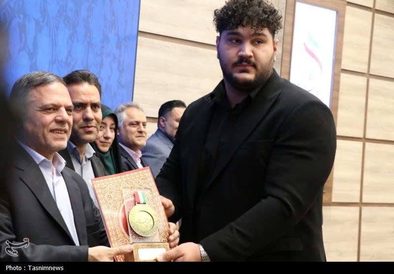تجلیل از قهرمانان و مدال‌آوران زنجانی