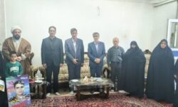 تجلیل نماینده حضرت آیت‌الله سیستانی از خانواده شهدای جنگ رمضان عجب‌شیر