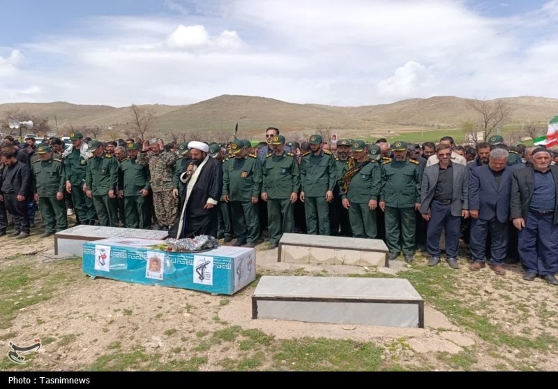 تشییع حماسی پیکر شهید محمدمهدی قرجه‌لو در روستای آق‌کندی+تصاویر