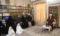 دیدار خانواده شهید لاریجانی با آیت‌الله مکارم شیرازی