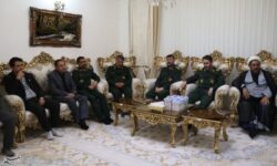 دیدار فرمانده سپاه زنجان با خانواده شهید سپهر محمدی