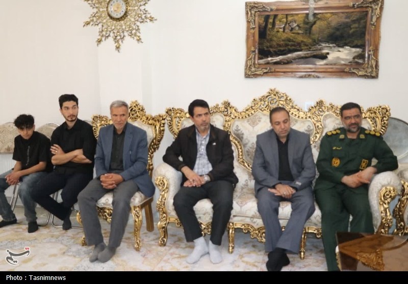 دیدار فرمانده سپاه زنجان با خانواده شهید سپهر محمدی