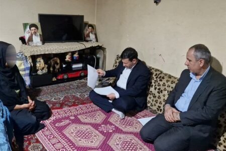 رسیدگی رئیس کل دادگستری بوشهر به مشکلات 12 خانواده زندانی نیازمند