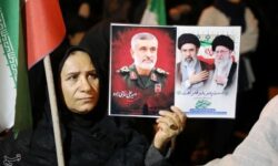 شب هفتادوششم همبستگی در یاسوج؛ گردهمایی مردمی با عطر فردوسی و یاد شهدا