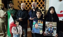 غیور مردان صالح آباد؛ از رژه تراکتورها تا دست بوسی خانواده شهدا