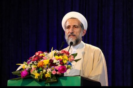 مدیران با نگاهی انقلابی و جهادی موانع اقتصادی را از سر راه بردارند