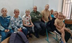معلمی شغل نیست؛همدردی معلم کلاتی و شاگردانش با کودک مبتلا به سرطان