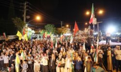 موج 82 در یاسوج؛ شبی که خیابان جمهوری زیر پای جمعیت بیدار شد+تصاویر