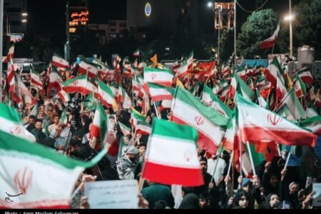 میدان حق و طاغوت در نگاه انقلاب اسلامی؛ مسیر پیشرفت متوقف نمی‌شود