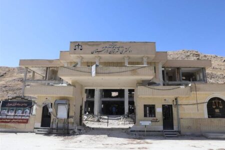 کلکسیونی از جنایات جنگی در حمله به دادگستری لارستان رخ داده است