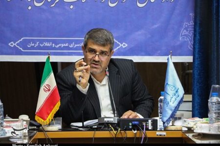 انتقاد دادستان کرمان از تأخیر برگزاری مزایده خودروهای تعیین تکلیف شده
