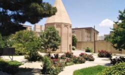 برج قربان، ایستاده در سکوت دوران+تصویر