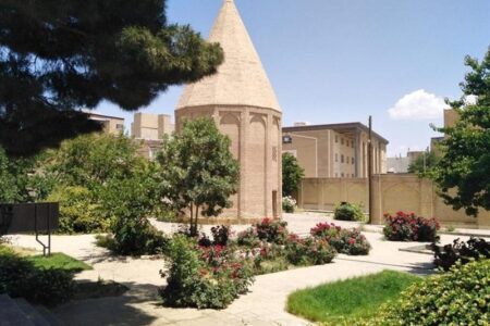 برج قربان، ایستاده در سکوت دوران+تصویر