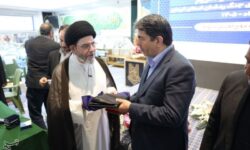 تکریم خانواده 58 شهید جنگ رمضان کرمان با حضور نماینده آیت‌الله سیستانی