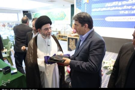 تکریم خانواده 58 شهید جنگ رمضان کرمان با حضور نماینده آیت‌الله سیستانی